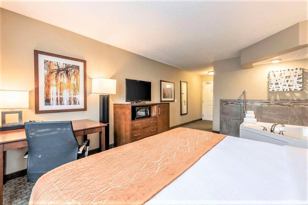 Amerivu Inn And Suites - Chisago City ภายนอก รูปภาพ