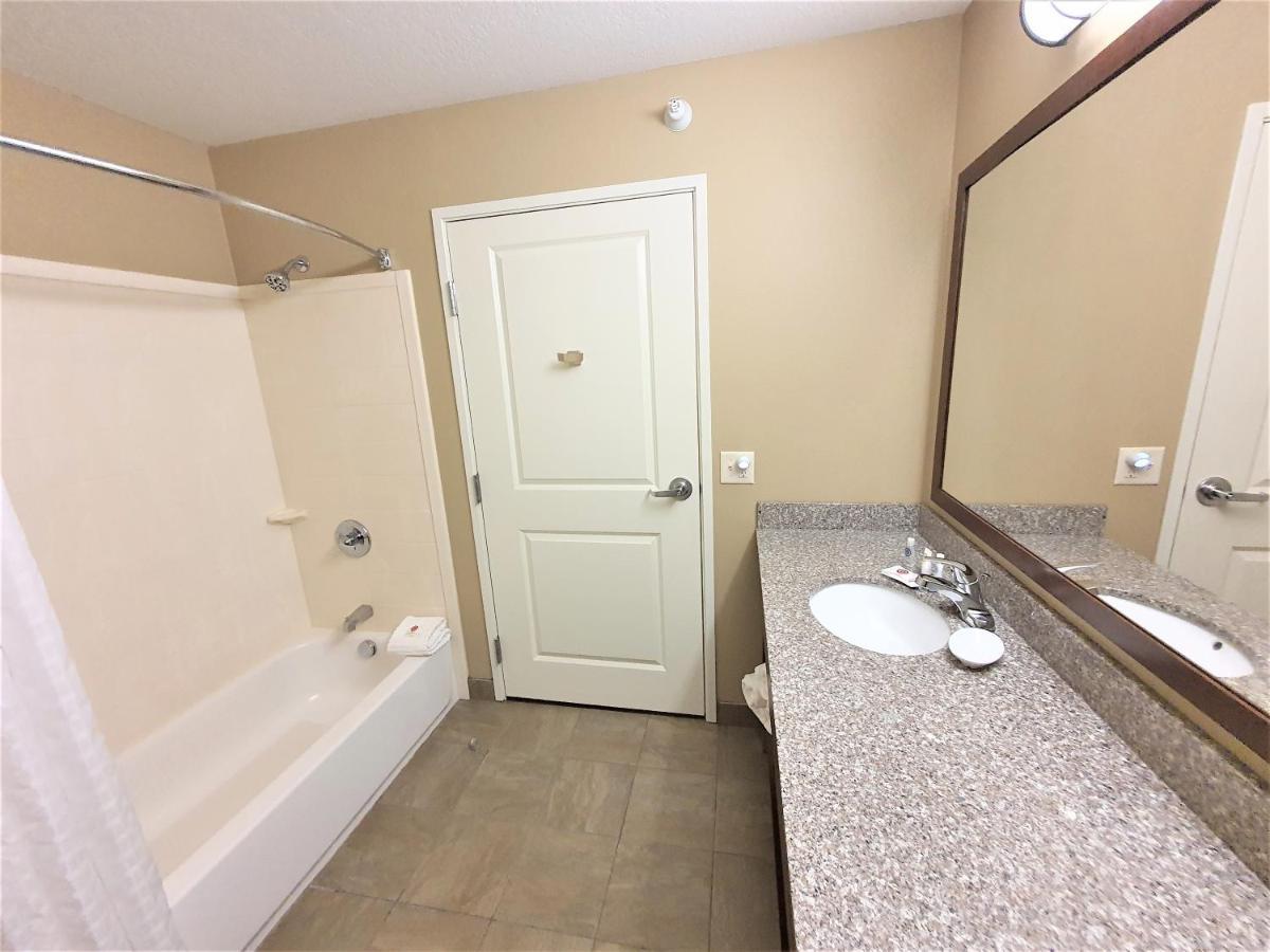 Amerivu Inn And Suites - Chisago City ภายนอก รูปภาพ