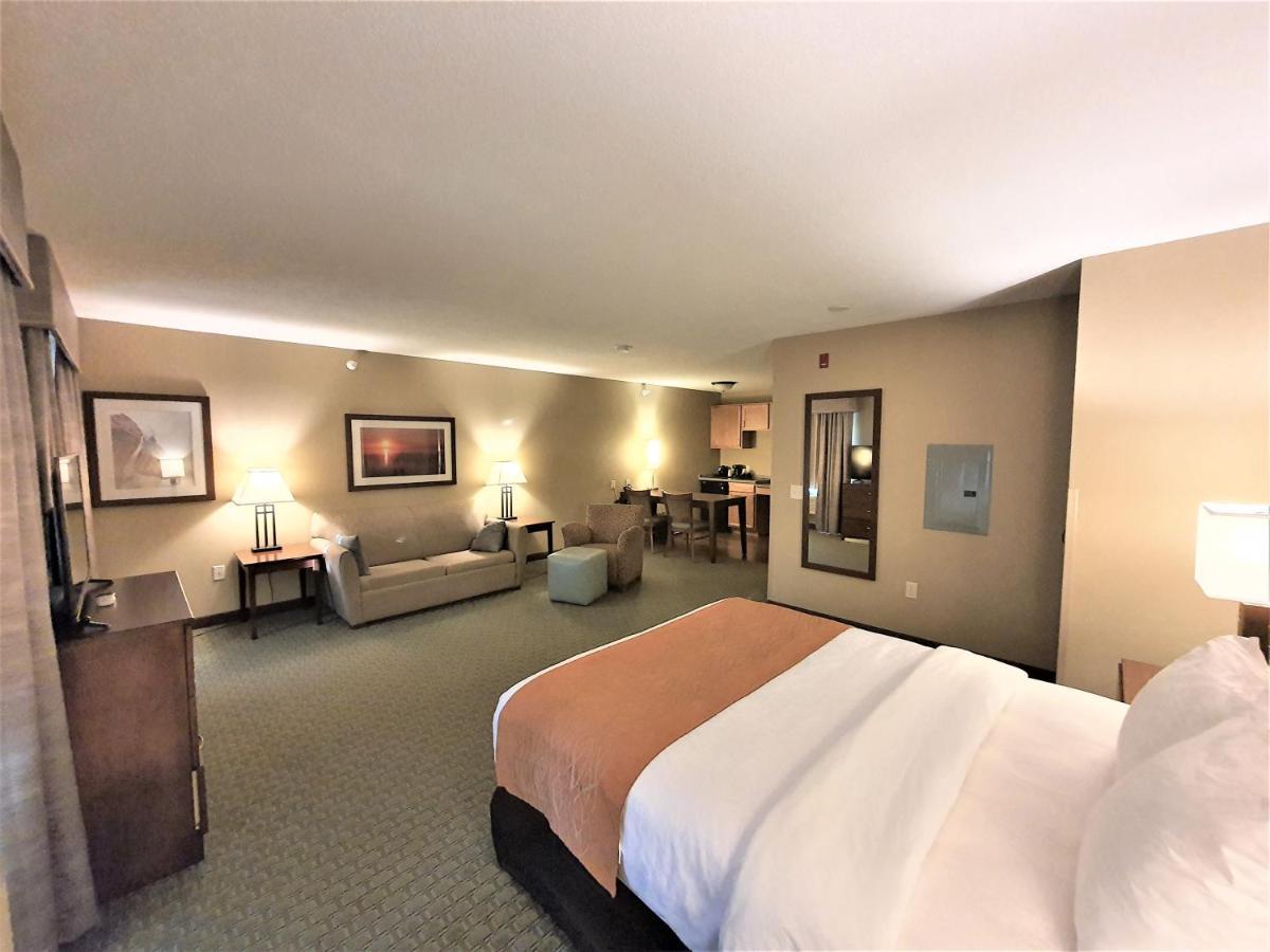 Amerivu Inn And Suites - Chisago City ภายนอก รูปภาพ